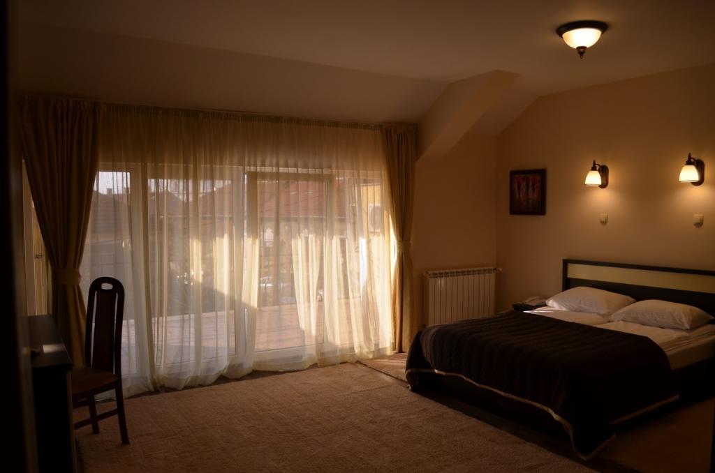 Vila Gardenia Hotel Oradea Bagian luar foto