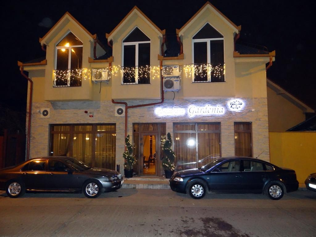 Vila Gardenia Hotel Oradea Bagian luar foto