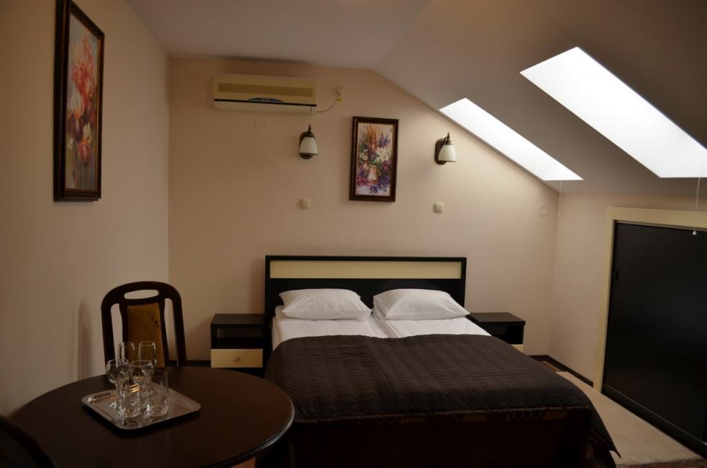 Vila Gardenia Hotel Oradea Bagian luar foto