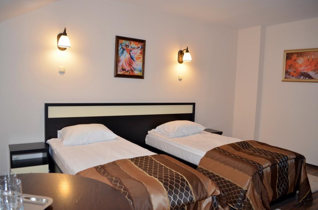 Vila Gardenia Hotel Oradea Bagian luar foto